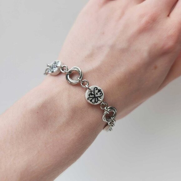 Iridescent victorian gothic and mobius rose silver charm bracelet - Picture 5 of 8